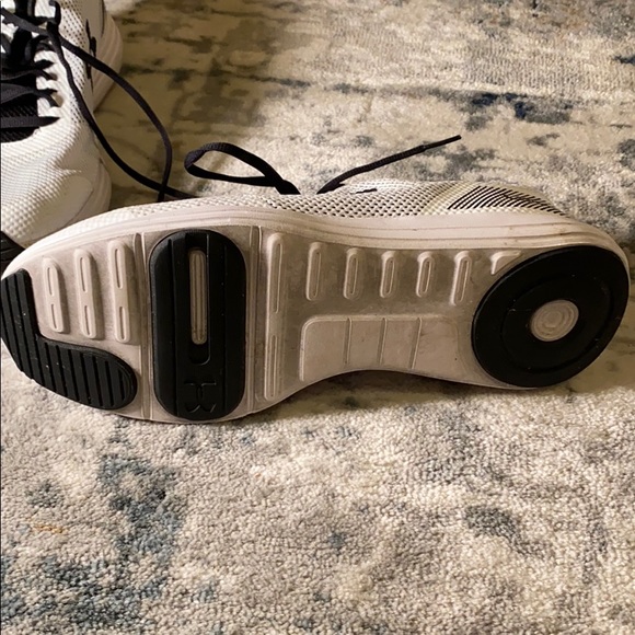 Under Armour Surge Men’s Running Shoes - Picture 2 of 3